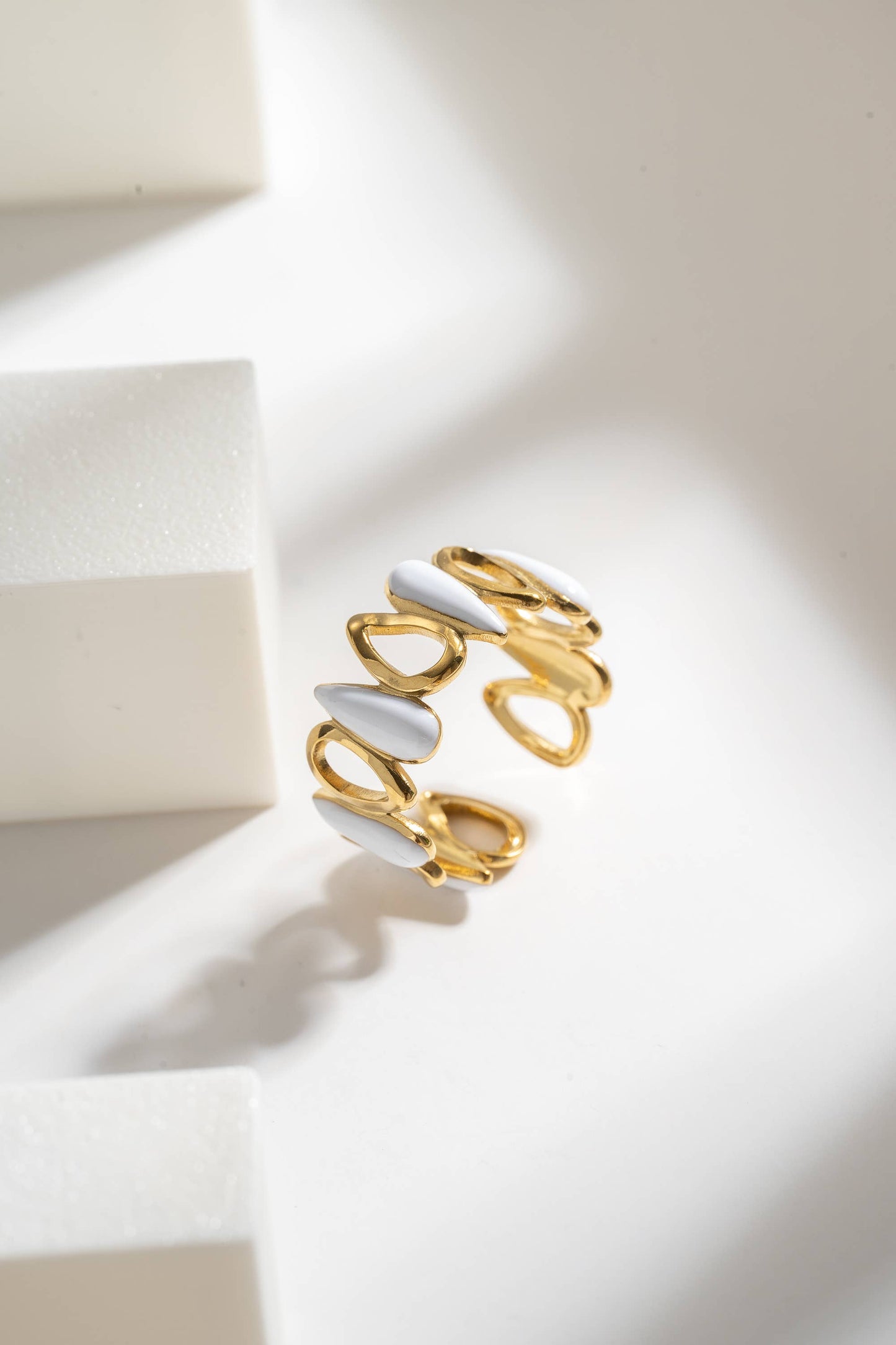 Lola - Bague goutte ajourée en acier inoxydable