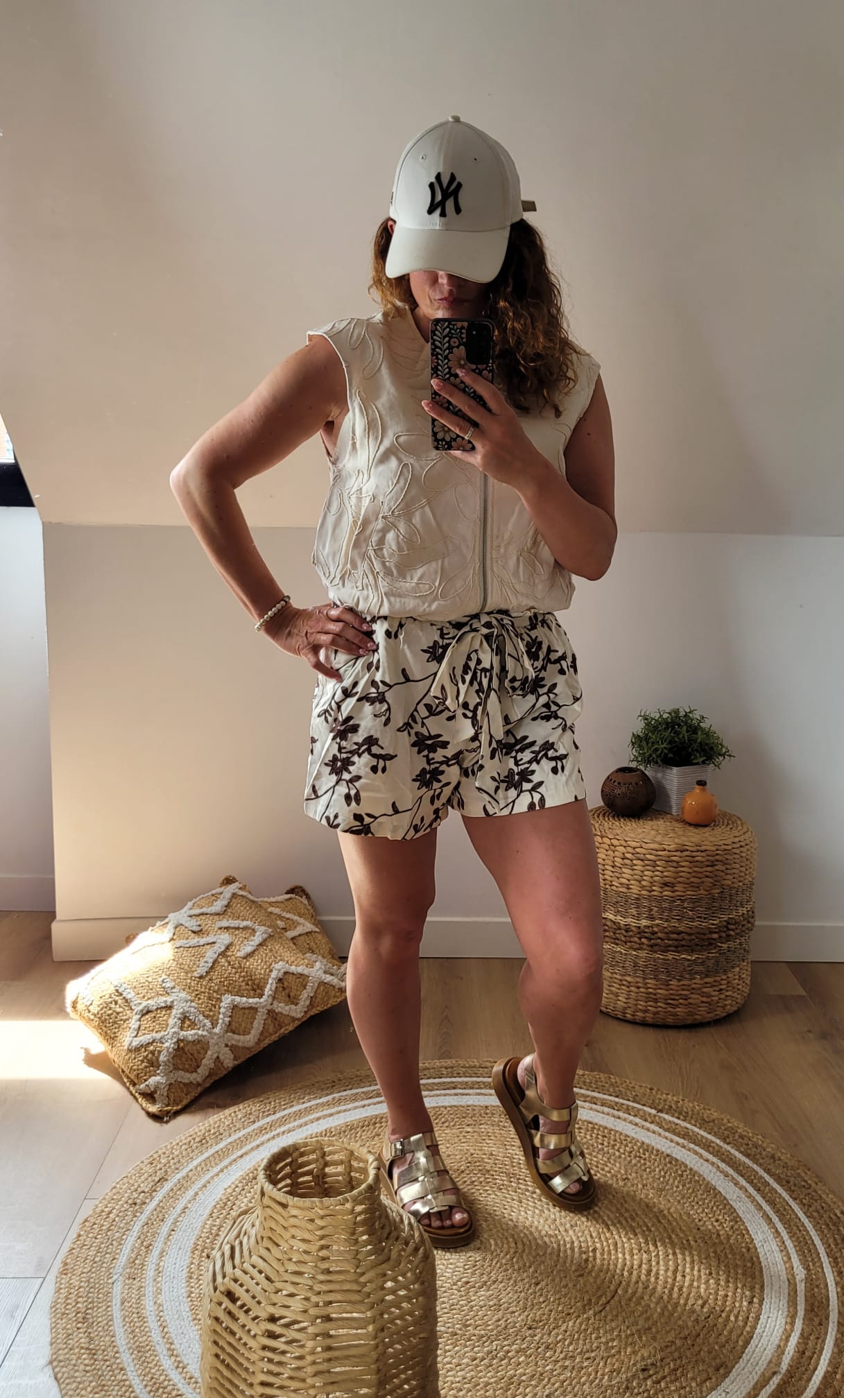 Laura - Short à ceinture et broderie florale
