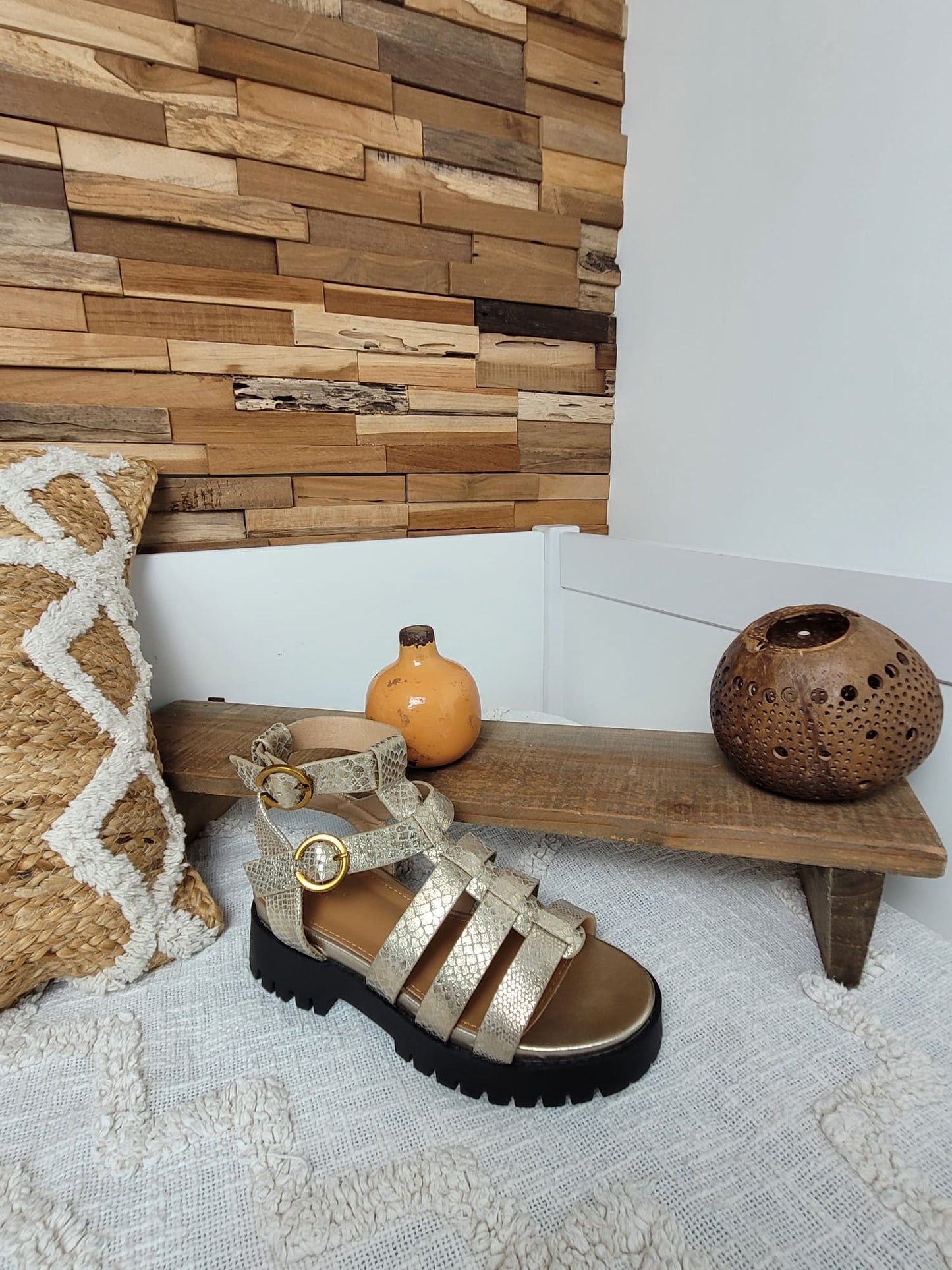 Dora - Sandales Findlay dorées effet croco style spartiates